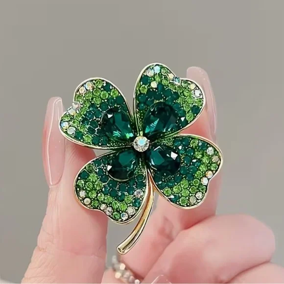 Elegant Green Clover Brooch - Picture 1 of 3